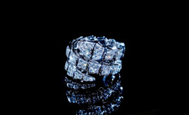 Nhẫn vàng trắng đính kim cương bị bẩn, mờ, phải vệ sinh và bảo quản như thế nào?