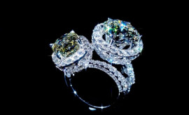 Nhẫn vàng trắng đính kim cương bị bẩn, mờ, phải vệ sinh và bảo quản như thế nào?