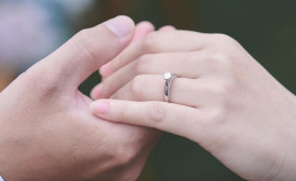 Nên đeo nhẫn ngón tay nào với người yêu?