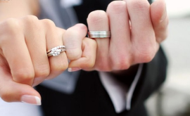 Lý do đeo nhẫn cưới ở ngón áp út