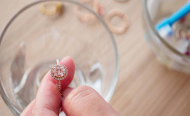 7 Mẹo Đơn Giản : Giúp Bảo Quản Và Vệ Sinh Trang Sức Đá Quý Và Kim Cương 7 Mẹo Đơn Giản : Giúp Bảo Quản Và Vệ Sinh Trang Sức Đá Quý Và Kim Cương