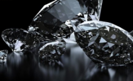 6 Bước Để Tạo Nên Một Chiếc Nhẫn Đính Hôn Kim Cương Phù Hợp Với Bạn 6 Bước Để Tạo Nên Một Chiếc Nhẫn Đính Hôn Kim Cương Phù Hợp Với Bạn