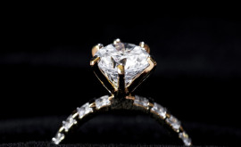 Các Cách Phân Biệt Kim Cương Thật Và Moissanite? Các Cách Phân Biệt Kim Cương Thật Và Moissanite?