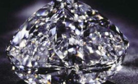 6 Bước Để Tạo Nên Một Chiếc Nhẫn Đính Hôn Kim Cương Phù Hợp Với Bạn 6 Bước Để Tạo Nên Một Chiếc Nhẫn Đính Hôn Kim Cương Phù Hợp Với Bạn