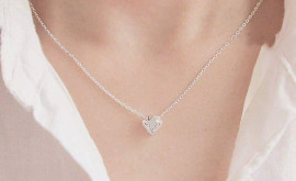 Hình dạng của viên kim cương tự nhiên là gì? Và tại sao việc cắt gọt kim cương lại đóng một vai trò quan trọng? Hình dạng của viên kim cương tự nhiên là gì? Và tại sao việc cắt gọt kim cương lại đóng một vai trò quan trọng?