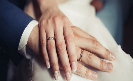 Hình dạng của viên kim cương tự nhiên là gì? Và tại sao việc cắt gọt kim cương lại đóng một vai trò quan trọng? Hình dạng của viên kim cương tự nhiên là gì? Và tại sao việc cắt gọt kim cương lại đóng một vai trò quan trọng?