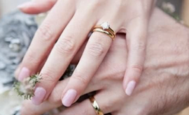 Cách chọn nhẫn cưới sao cho vừa tay Cách chọn nhẫn cưới sao cho vừa tay