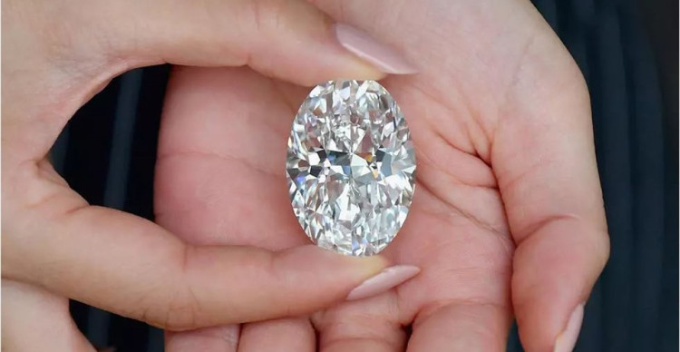 Kim cương trắng là gì? Kim cương trắng giá bao nhiêu? Kim cương trắng là gì? Kim cương trắng giá bao nhiêu?