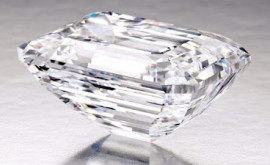 Viên kim cương 242 carat, to bằng quả bóng bàn, định giá hơn 2 triệu USD