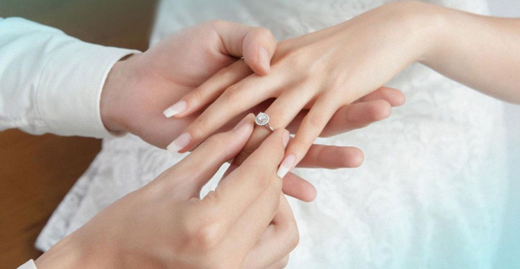 Lựa chọn nhẫn kim cương nữ cầu hôn nàng cho đúng chuẩn Lựa chọn nhẫn kim cương nữ cầu hôn nàng cho đúng chuẩn