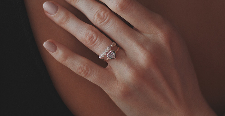 Cách đo ni tay khi chọn nhẫn kim cương Cách đo ni tay khi chọn nhẫn kim cương