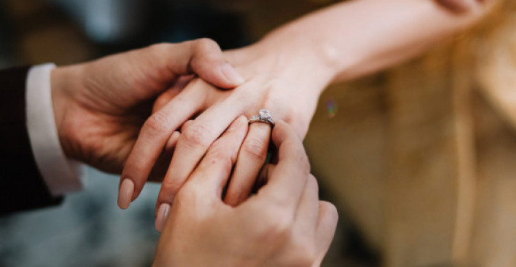 Nhẫn Cầu Hôn Kiểu Dáng Twist Là Gì? Sự Gắn Kết Tình Yêu Mãi Mãi? Nhẫn Cầu Hôn Kiểu Dáng Twist Là Gì? Sự Gắn Kết Tình Yêu Mãi Mãi?