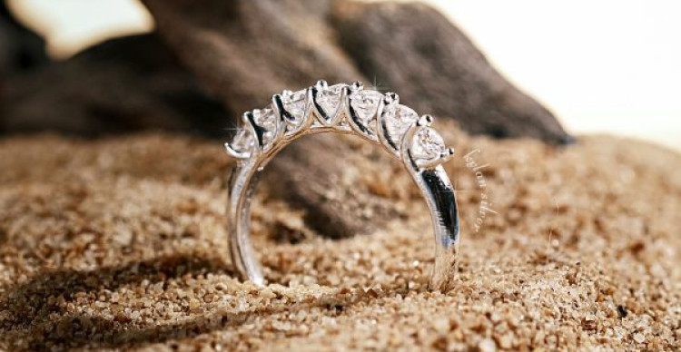 Nhẫn Cầu Hôn Kiểu Dáng FiveStone là Gì? Một Lời Hẹn Ước Ngọt Ngào? Nhẫn Cầu Hôn Kiểu Dáng FiveStone là Gì? Một Lời Hẹn Ước Ngọt Ngào?