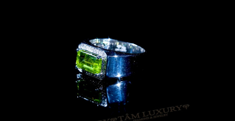 Vỏ nhẫn kim cương năm bạch kim quyến rũ và thanh lịch Vỏ nhẫn kim cương năm bạch kim quyến rũ và thanh lịch