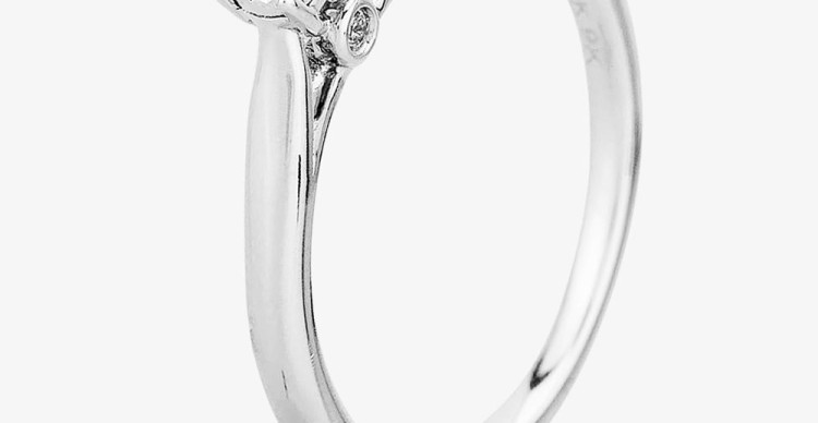 Nhẫn Cầu Hôn Kiểu Bridge Accent Là Gì? Một Vẻ Đẹp Cổ Điền Hoản Hảo Nhẫn Cầu Hôn Kiểu Bridge Accent Là Gì? Một Vẻ Đẹp Cổ Điền Hoản Hảo