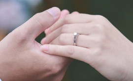 Nhẫn Cầu Hôn: Đắt Hay Rẻ Là Do Bạn Quyết Định Nhẫn Cầu Hôn: Đắt Hay Rẻ Là Do Bạn Quyết Định