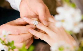 Nhẫn Cầu Hôn: Đắt Hay Rẻ Là Do Bạn Quyết Định Nhẫn Cầu Hôn: Đắt Hay Rẻ Là Do Bạn Quyết Định