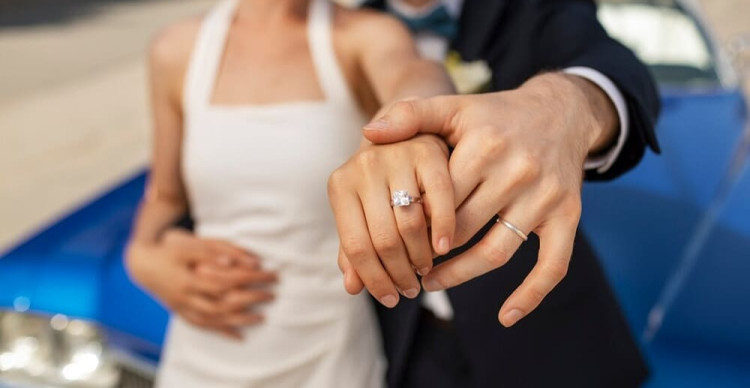 Nam Và Nữ Đạo Công Giáo Đeo Nhẫn Cưới Tay Nào? Nam Và Nữ Đạo Công Giáo Đeo Nhẫn Cưới Tay Nào?