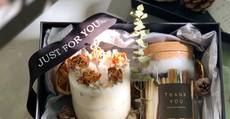 Ý Tưởng Ngọt Ngào Tặng Quà Valentine Cho Người Yêu Ở Xa 2025 Ý Tưởng Ngọt Ngào Tặng Quà Valentine Cho Người Yêu Ở Xa 2025