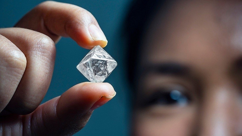  Kim cương là loại khoáng chất cứng nhất thế giới