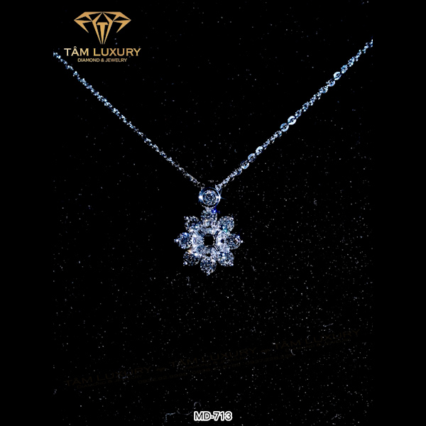 Mặt dây chuyền vàng ý 750 kim cương “Tranquil” – Mã MD713