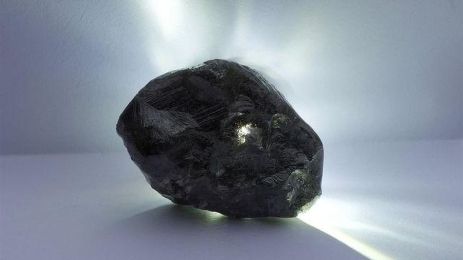 Sewelo cũng là viên kim cương thô lớn nhất từng được tìm thấy ở Botswana