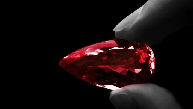 Tại sao kim cương đỏ lại hiếm đến như vậy?