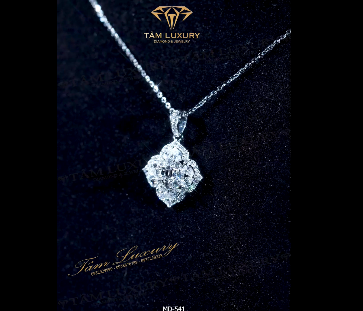 Mặt dây chuyền kim cương vàng ý 750 “Desi” – Mã MD541