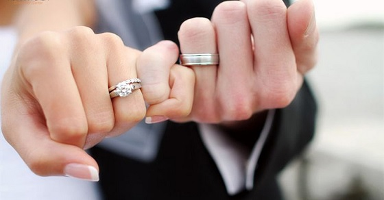 Nhẫn cưới đeo tay nào, ngón nào là đúng nhất?