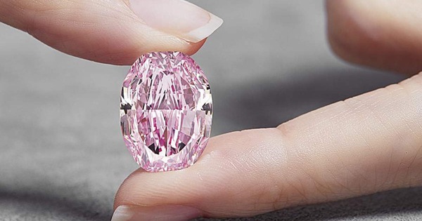 Kim cương màu hồng