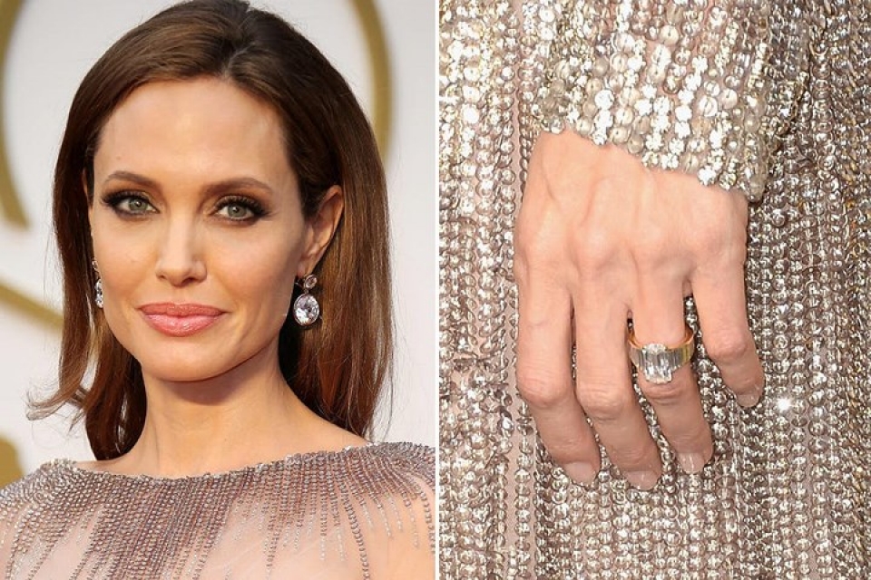 Chiếc nhẫn đính hôn của Angelina Jolie