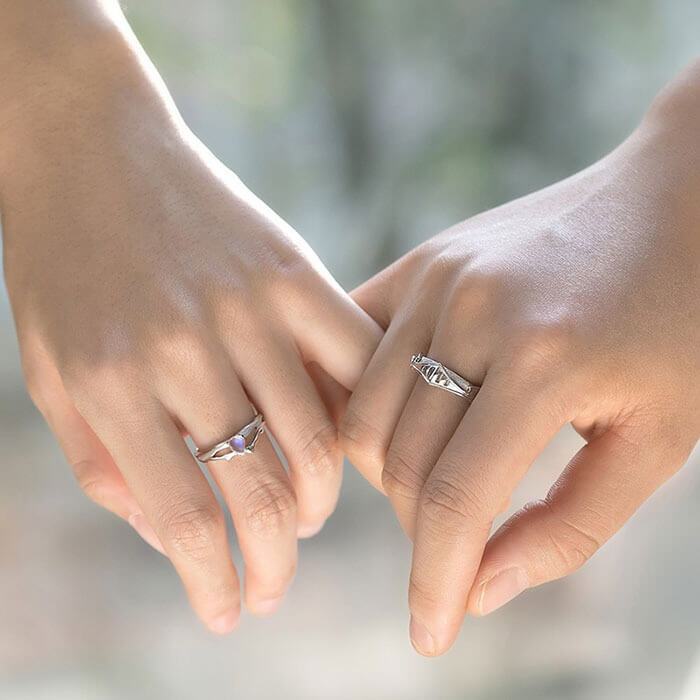 Quyết định về việc chọn tay đeo nhẫn cầu hôn thường dựa trên sự thoải mái và cảm xúc cá nhân của người mang