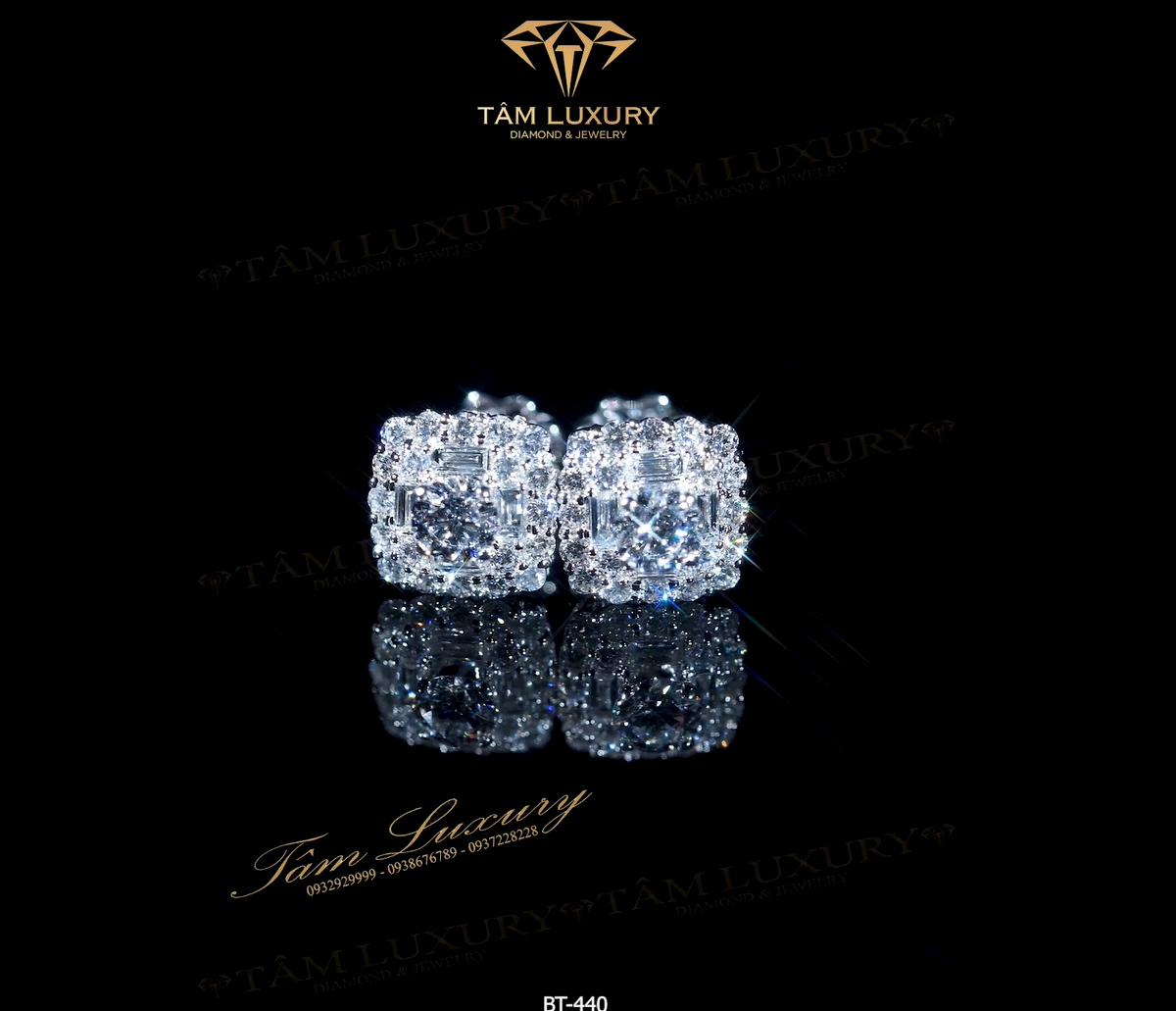 Bông tai vàng 750 đính kim cương “May” – Mã BT440