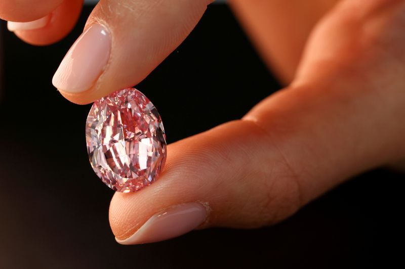 Giá trị kim cương hồng