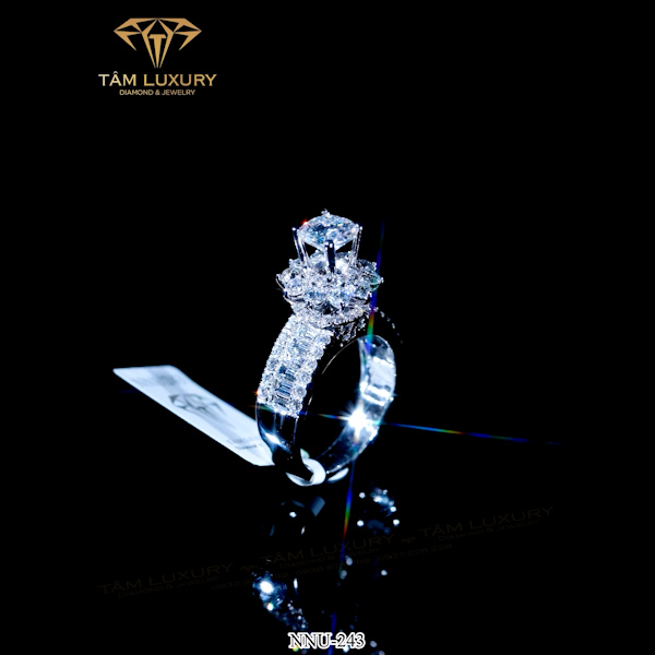 Nhẫn kim cương tại Tâm Luxury