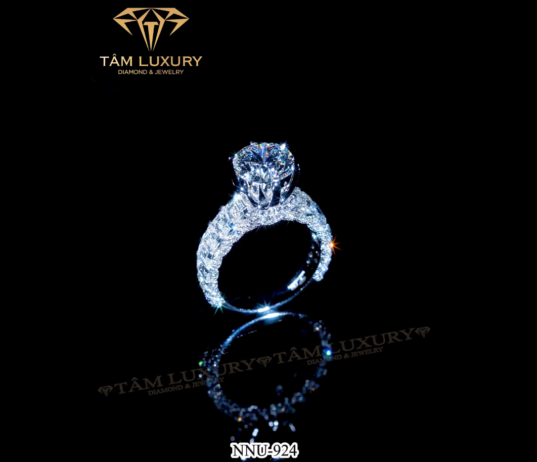 Nhẫn nữ vàng 750 đính kim cương VVS+ “Enchement” – Mã NNU924 sang trọng
