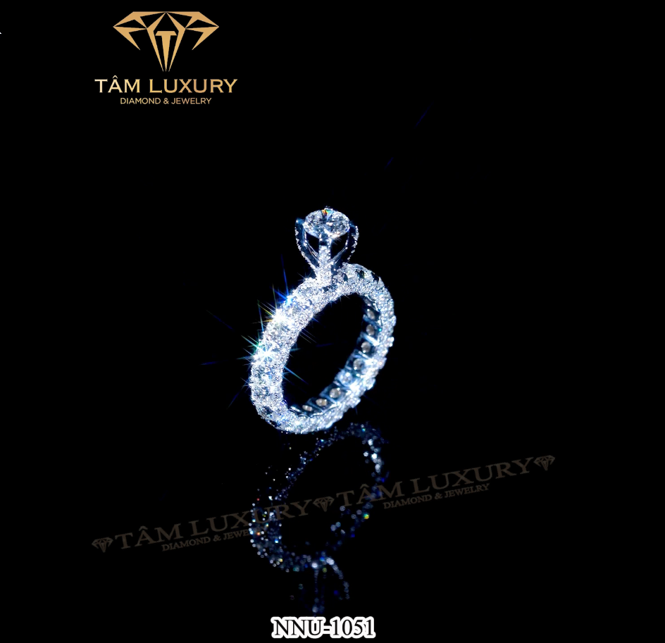Nhẫn nữ vàng 750 đính kim cương thiên nhiên sang trọng VVS+ “Hermonica” – Mã NNU1051