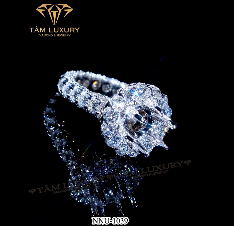 Nhẫn nữ vàng 750 đính kim cương thiên nhiên VVS+ “Caroline” – Mã NNU1039
