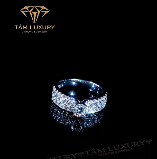 Thiết kế Nhẫn kim cương ánh hào quang tỏa sáng trên tay “Dream” – NNU1214