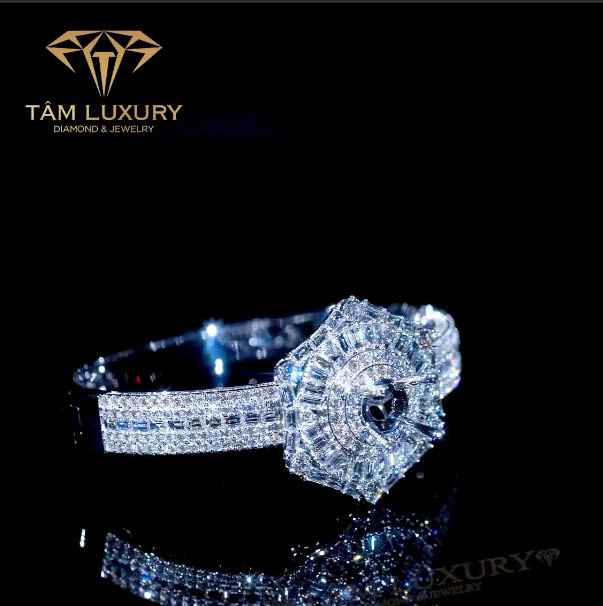 Thiết kế vòng tay kim cương thiên nhiên "Embrace" - VT629