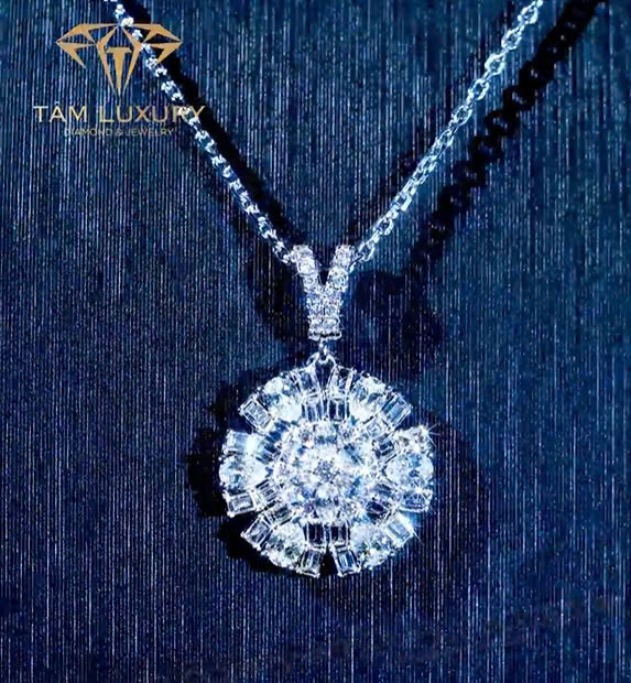 Mặt dây chuyền vàng ý 750 “Crystal” – Mã MD891