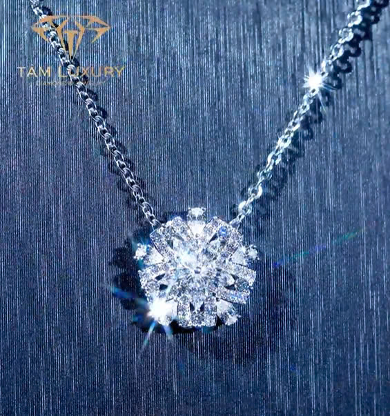 Mặt dây chuyền vàng ý 750 “Queen” – Mã MD1345