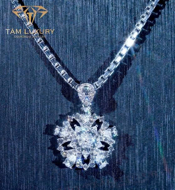 Mặt dây chuyền kim cương dành cho người yêu sự khác biệt “Mystic Halo” – Mã MD1423