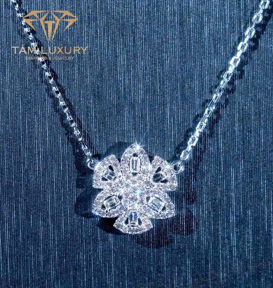 Mặt dây chuyền kim cương thu hút mọi ánh nhìn “Aurora Leaf” – Mã MD1416