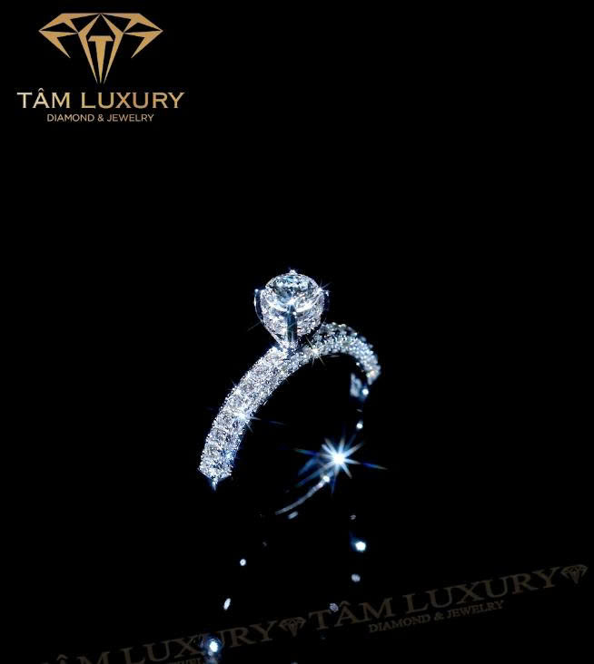 Thiết kế nhẫn nữ hoàng kim cương Proud - Mã NNU680 Nhẫn nữ kim cương nữ hoàng Tâm Luxury