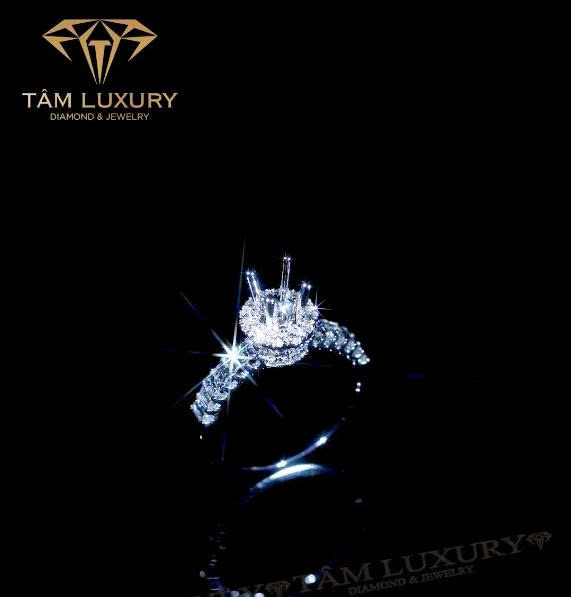 Top 5 mẫu nhẫn kim cương đơn giản nhưng lộng lẫy Morisca - Mã NNU513 2 Nhẫn kim cương nữa Halo tròn baguette